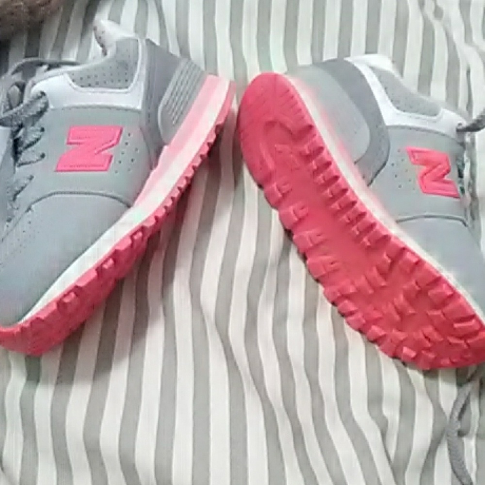 New Balance - Picture 2 of 3